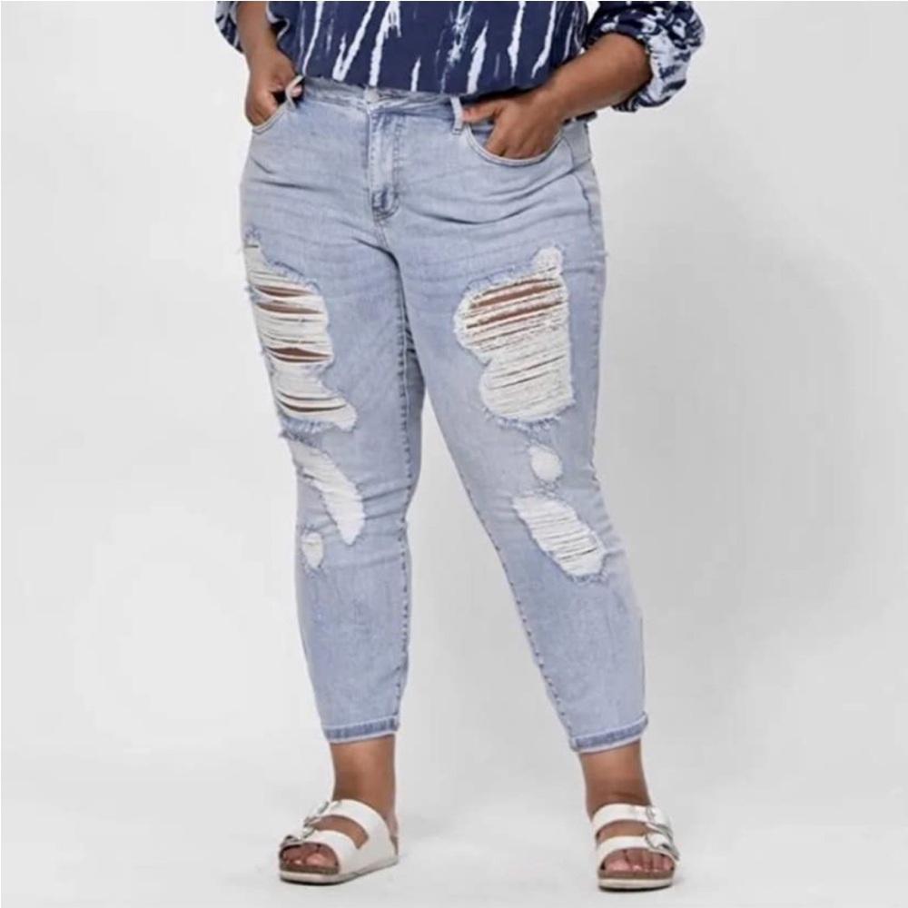 Judy Blue Jeans Boyfriend Fit Plus Size 15/32 Light Wash Distress Ripped JB8878